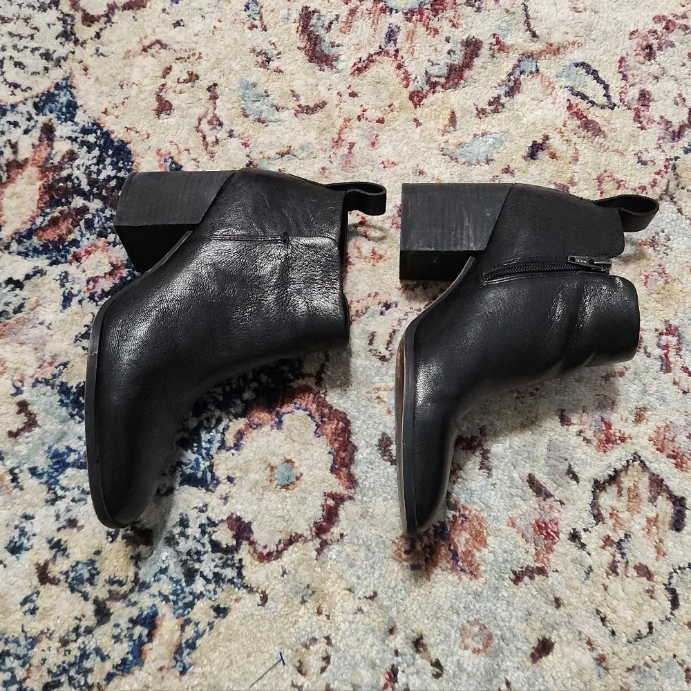 Vionic Lyssa Women's Heeled Boot Black Leather Square Toe Block Heel Size 7.5